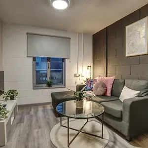https://10-phoenix-court-by-derbnb-industrial-chic-1-bedroom.yorkshirehotels.net